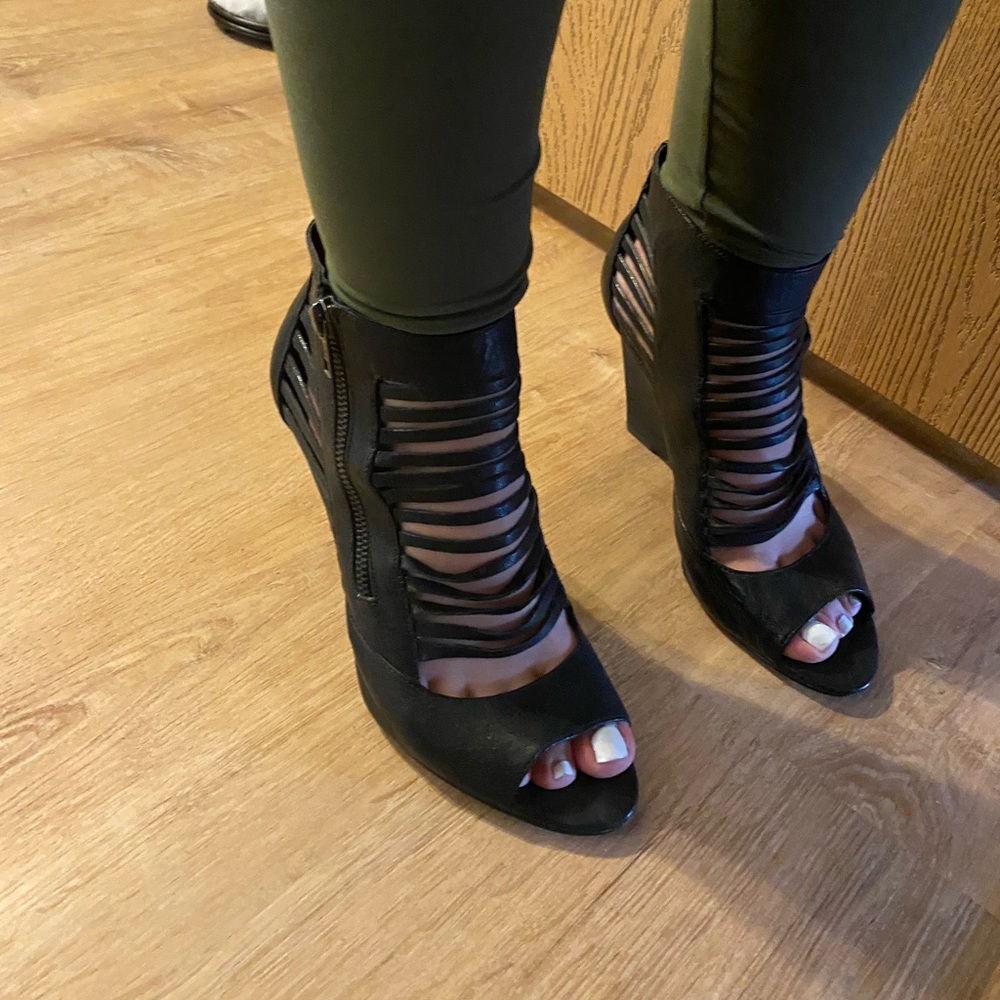 Aldo black strappy wedges